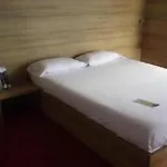 索罗尼奥尔a83旅馆 2*