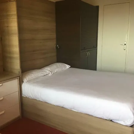 索罗尼奥尔a83旅馆 酒店 拉克雷奇