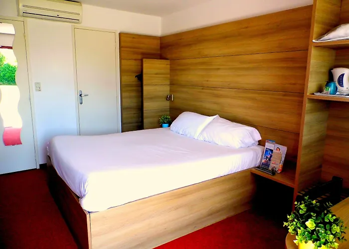 Hotel So'lodge Niort A83 2*